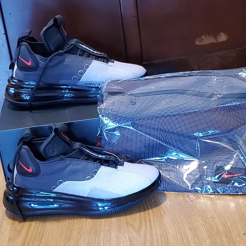 NIB Nike Air Max 720 Waves Mens size 6 wmn size7.5